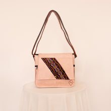 Cargar imagen en el visor de la galería, Bolso TINKU suede