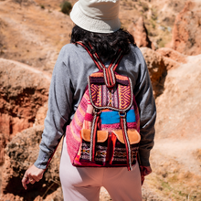 Cargar imagen en el visor de la galería, Mochila Munay mediana