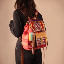 Cargar imagen en el visor de la galería, Mochila Munay chica