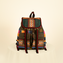 Cargar imagen en el visor de la galería, Mochila Munay mediana

