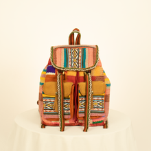 Cargar imagen en el visor de la galería, Mochila Munay mediana
